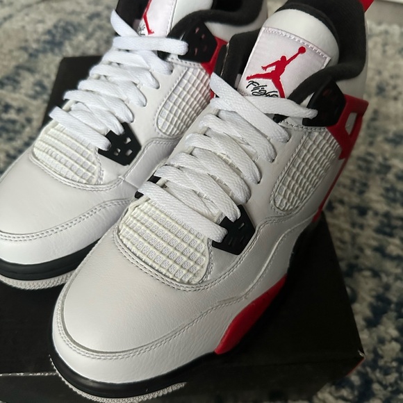 Jordan 4 Retro Red Cement (GS) size 7 - Picture 2 of 6
